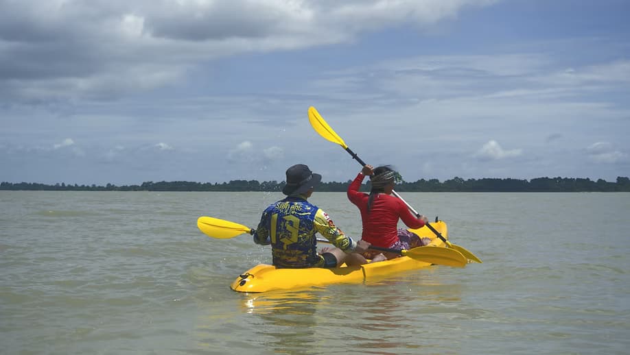 KAYAK ADVENTURE ON THE TONLE SAP LAKE